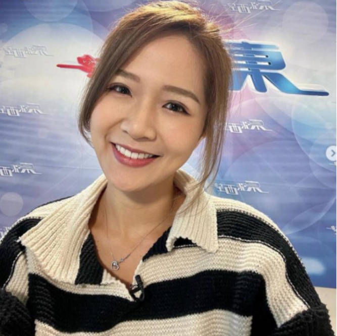 梁敏巧提到很多人都很熟悉它.这个女生看起来很清纯甜美,身材也很美.