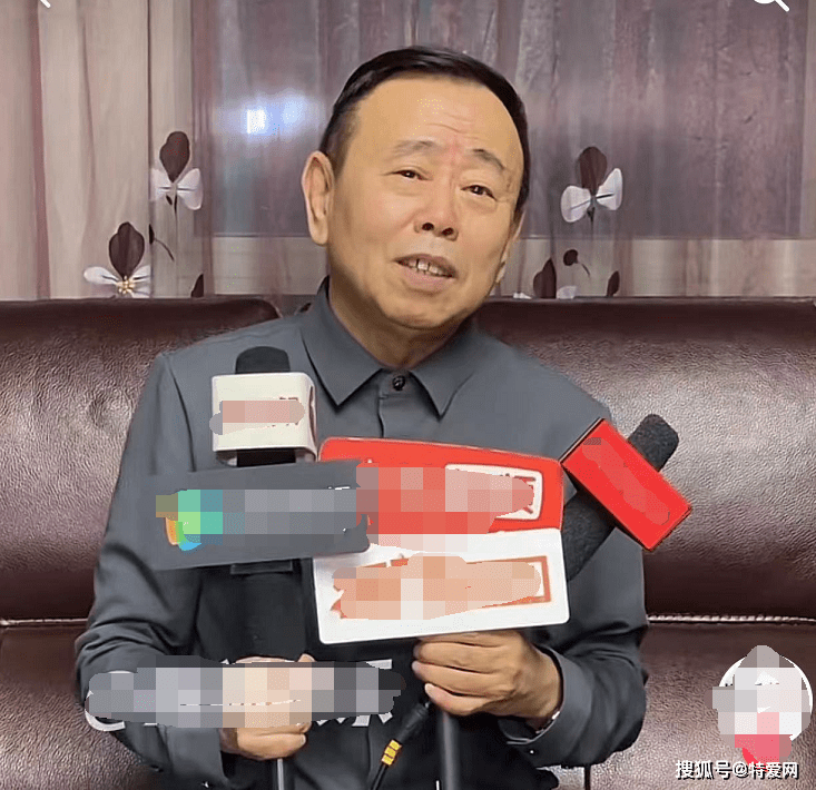 64岁潘长江公开回应直播带货风波手握三个话筒一番话让人心酸