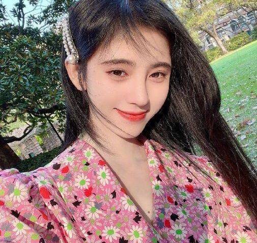 鞠婧祎鞠婧祎晒素颜照，暴露真实发量，看清额头胎毛：没眼花？
