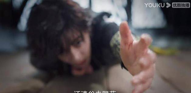 鱼尾|《与君初相识》首播！任嘉伦腹肌太假，热巴颜值在线妆造却拖后腿