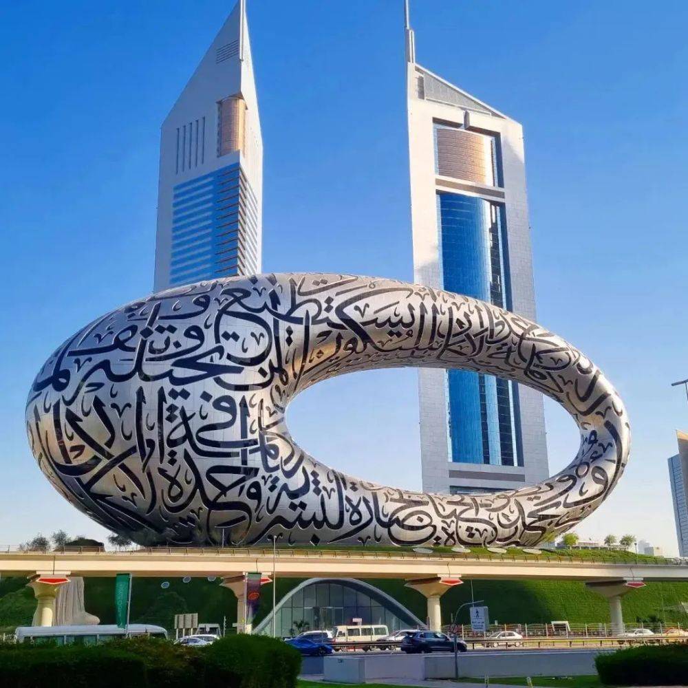 迪拜再添新地标未来博物馆正式开放形如丹凤眼