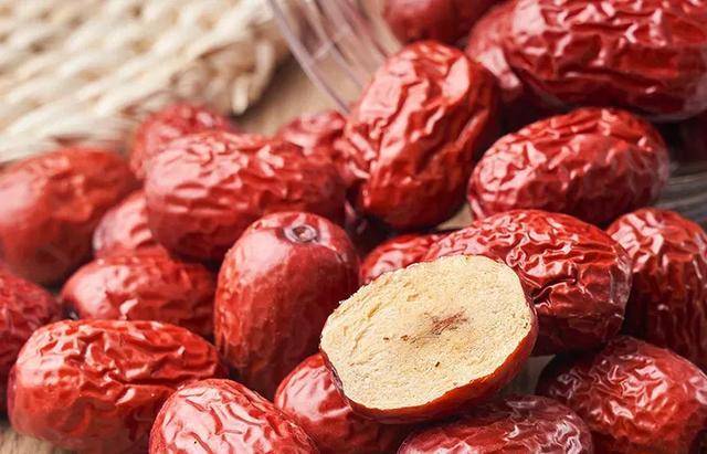 营养素|吃红枣能补血?每天吃多少红枣比较合适?养生精英告诉你