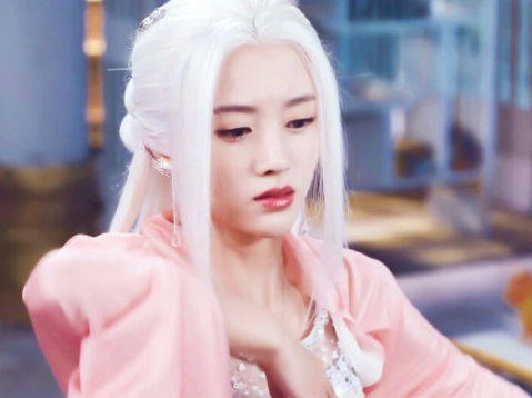 张雪迎女星白发造型，鞠婧祎的雪飞霜，张雪迎的容乐，谁最美？