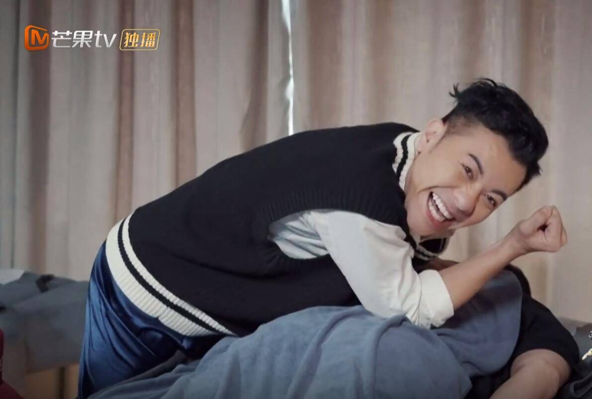 湾区|张智霖算是把《大湾仔的夜》玩明白了,四大决定让这一期直接封神??