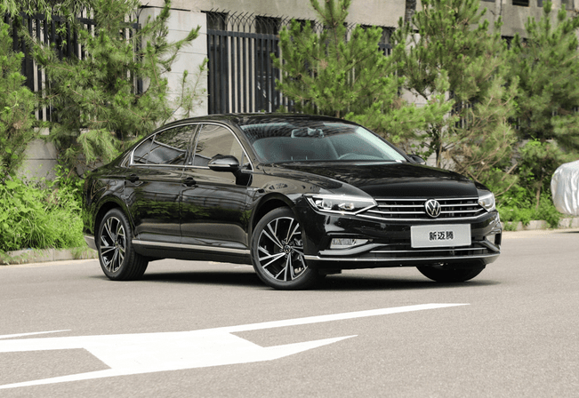 2021款 330tsi dsg 30周年纪念版外观方面,作为中期改款车型,新款迈腾