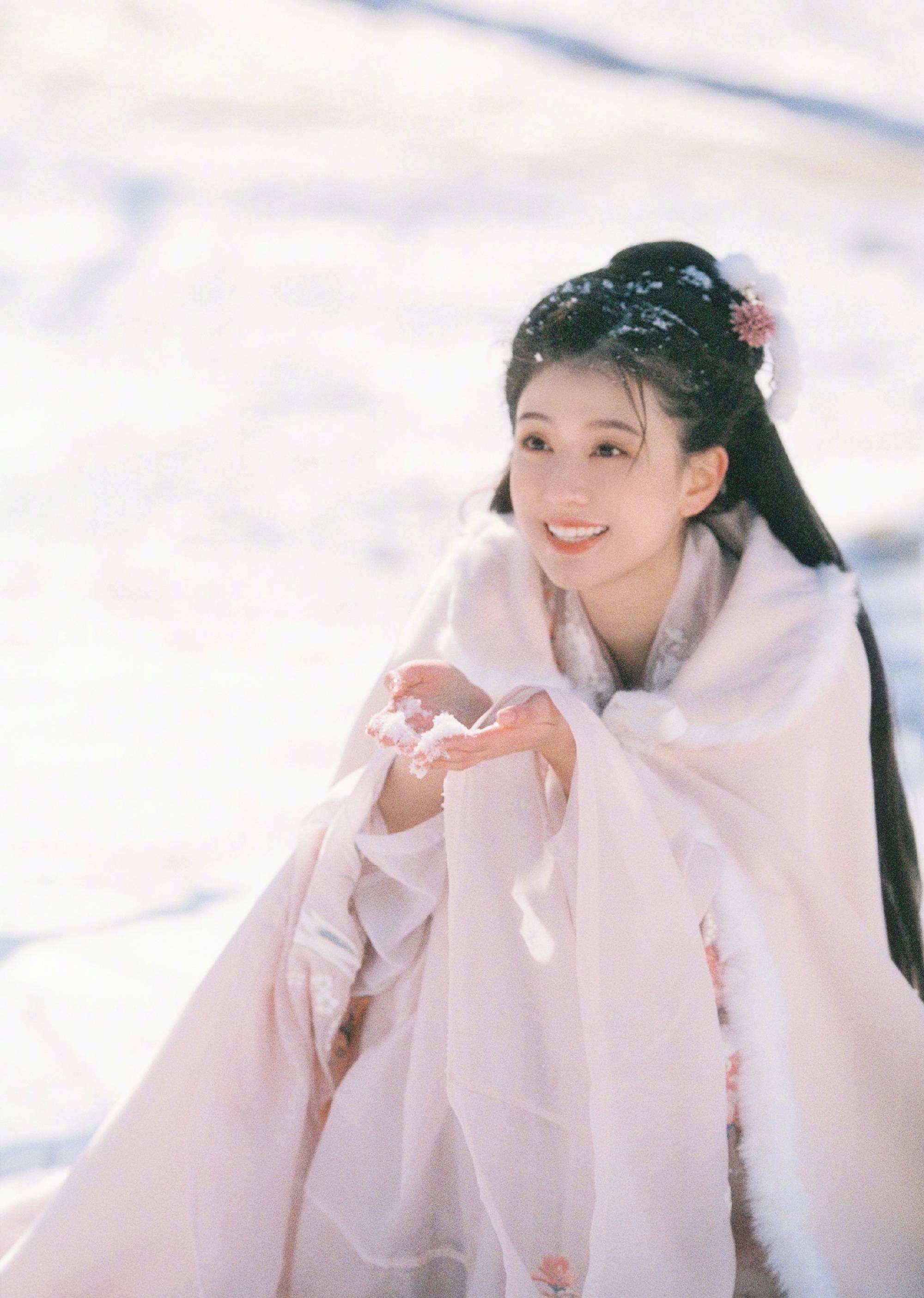 乔欣绝美古风照释出 这才是肤如凝脂我见犹怜！