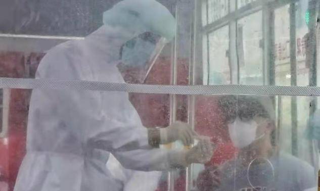 身材 具俊晔隔离首露面，休闲装藏不住肌肉身材，体育生打扮哪像53岁