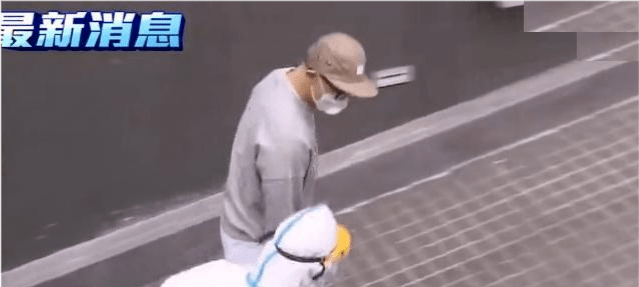 卫衣 53岁具俊晔为见大S豁出去啦！敷面膜锻炼保持好身材，打扮真潮流