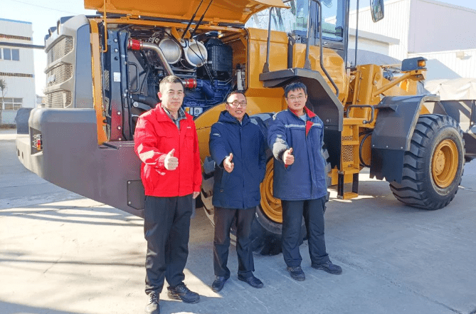 视频满足非四排放潍柴雷沃工程机械装载机下线交机