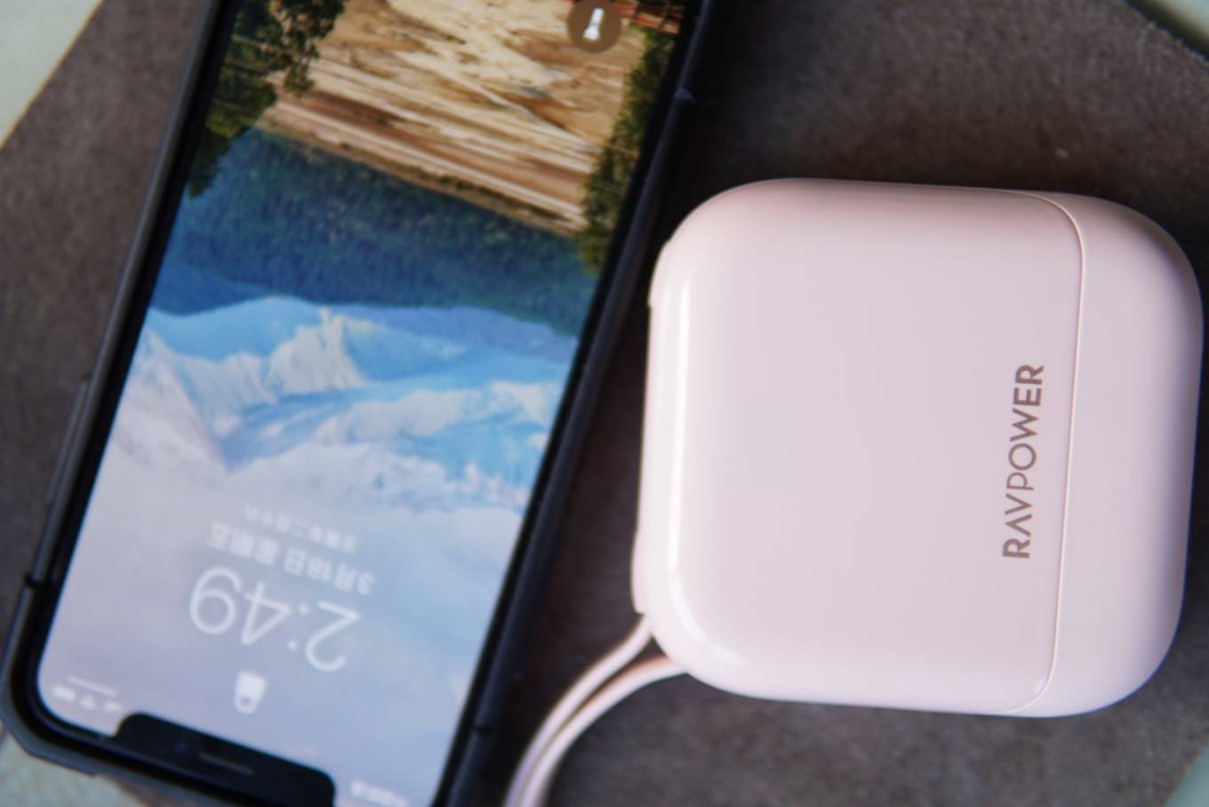 手机|短途旅行充电能量块，RAVpower 6000快充自带线充电宝