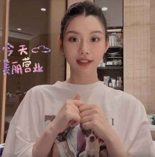 网友奚梦瑶富养女儿，豪购13条价格近两百口水巾，谈及女儿温柔爆棚