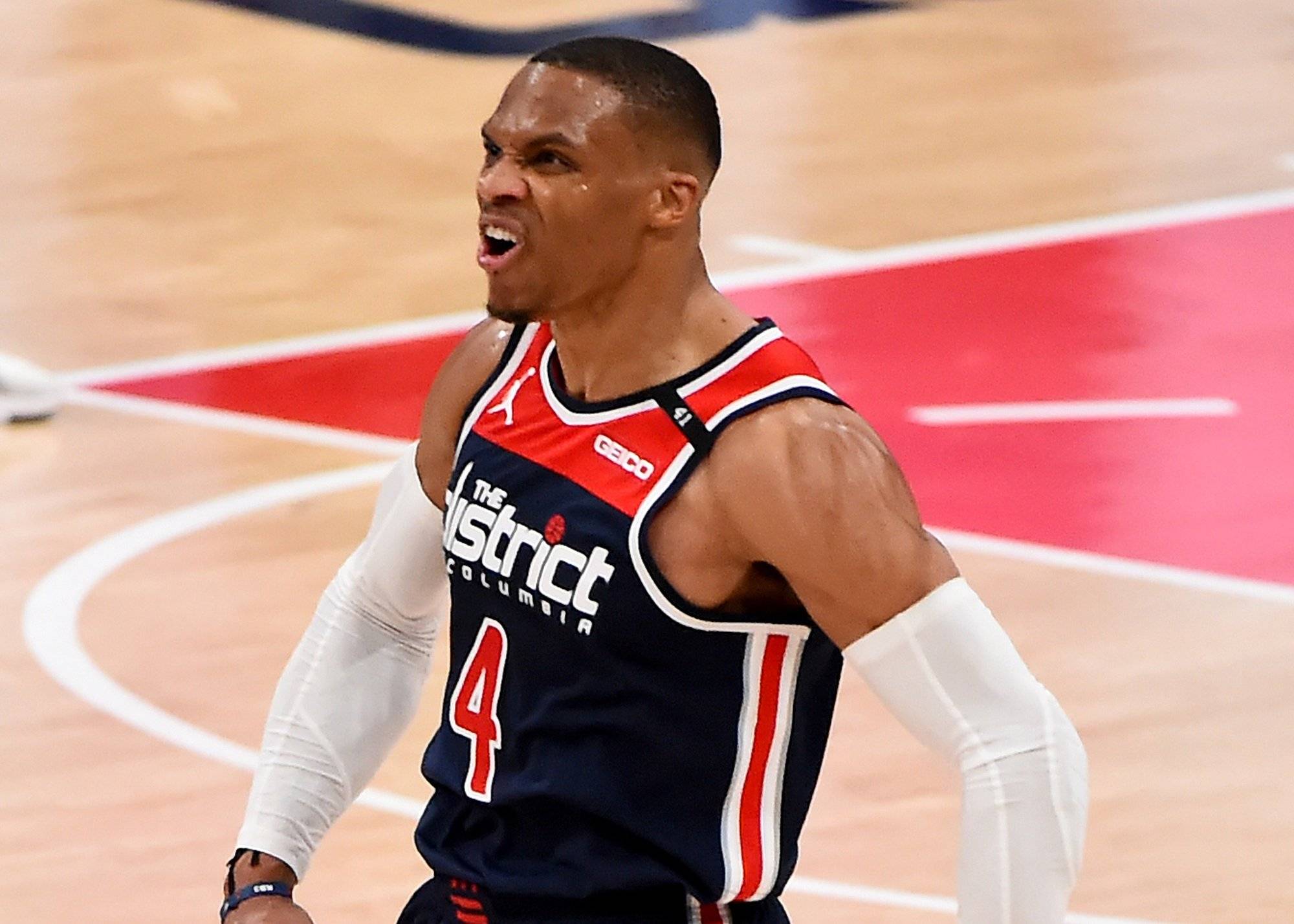 原创詹姆斯纪录夜空砍3810威少动容致谢前东家奇才相信我的能力