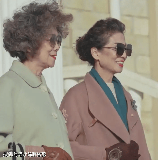 显得 这是我见过最有风骨的奶奶，90岁打扮简洁素净，比时尚奶奶还优雅