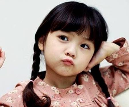 发型不会给娃扎头发？4款简单又好看的女童扎发，宝爸也能快速上手！