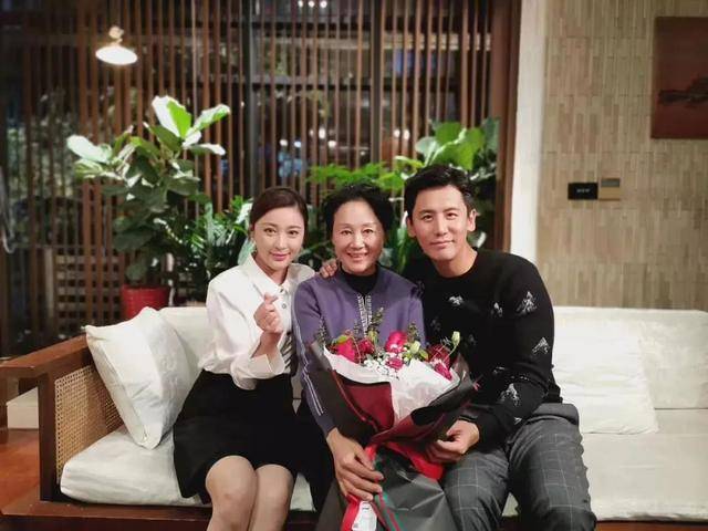 流量|湖南台央视正面刚，《余生》《爱拼会赢》今晚播，肖战迎战张丰毅？？