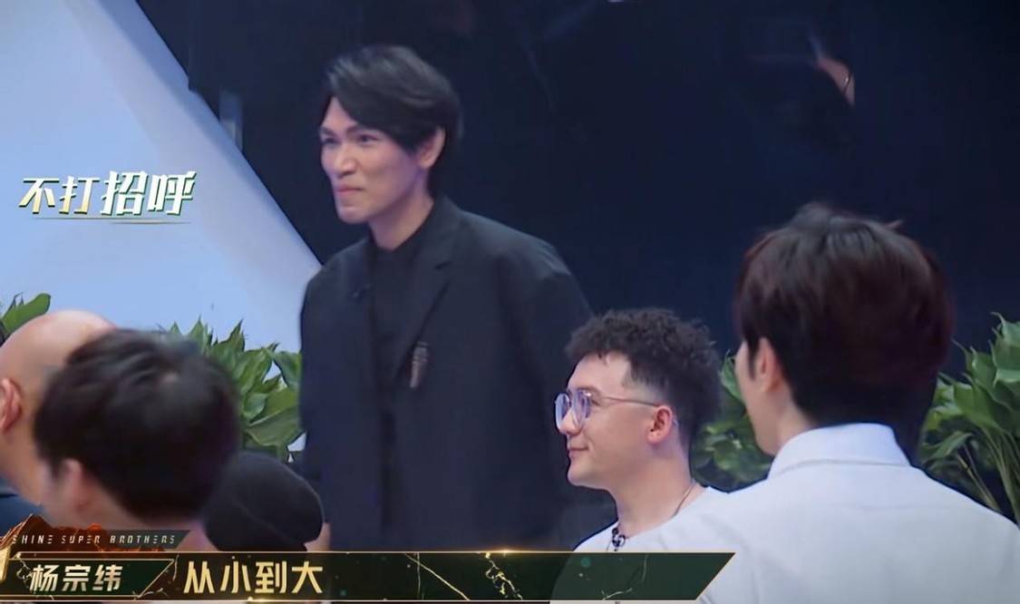 兄弟|网曝《追光吧!》一公那吾克热淘汰,二公录完,3人离开舞台?