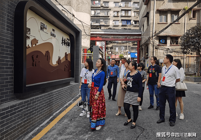 泸州市龙马潭区鱼塘街道人大代表走基层听民声话发展