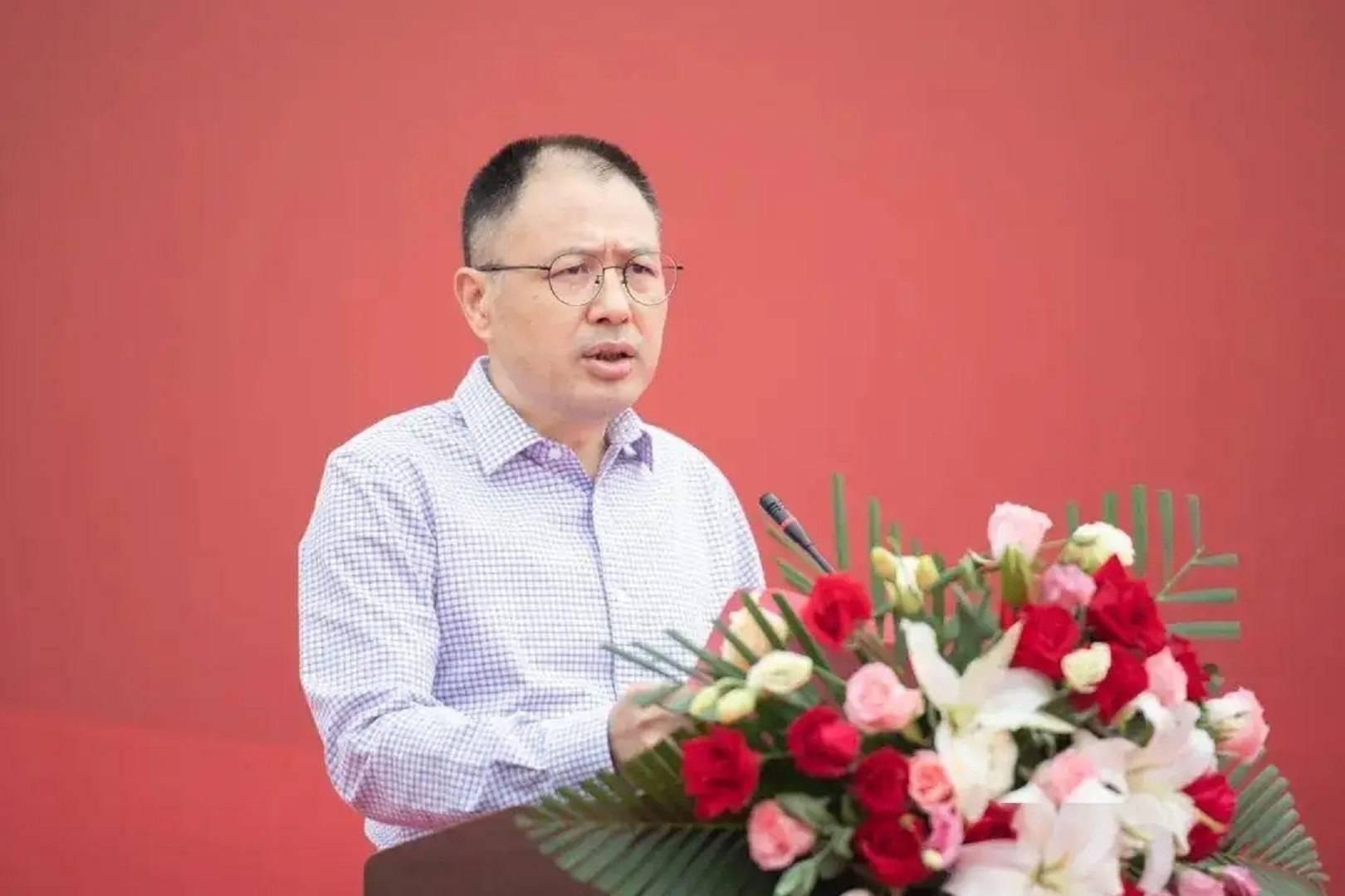 第10名:吴俊保(新华集团董事长)小编特地整理出这10位企业家的资料,以