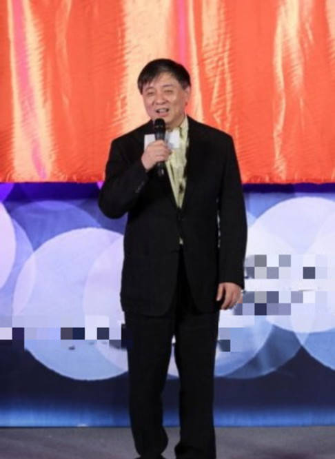 电影|对郝蕾翻白眼，回怼陈祉希，《导演请指教》里的他为什么这么勇？！