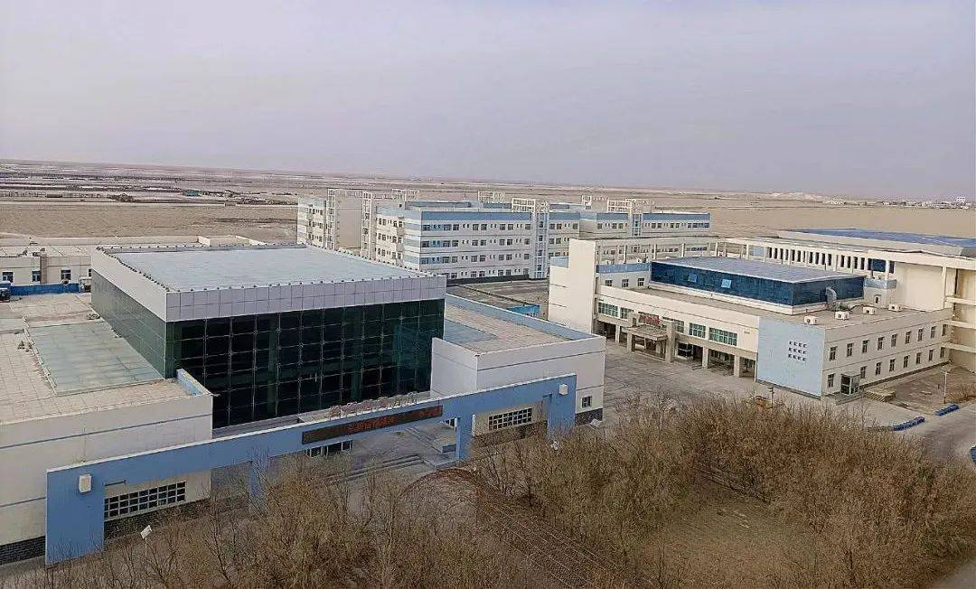 近日,在若羌县罗布泊镇国投新疆罗布泊钾盐有限责任公司(以下简称国投