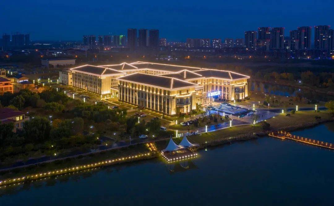 也许它的楼层不是很高,你一定会对蓝海御华大饭店印象深刻初来滨州