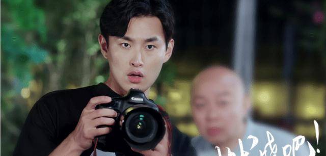 演技|太硬核了，这部情景喜剧持续霸榜，或将重现《爱情公寓》神话