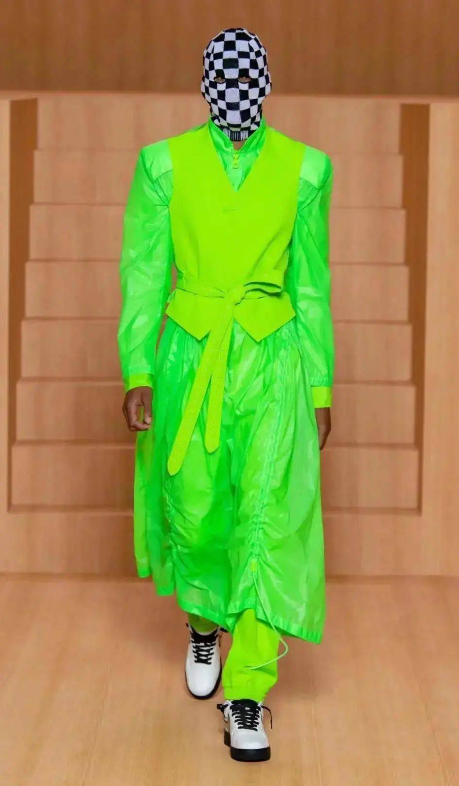 设计 走进“未来主义时尚”……