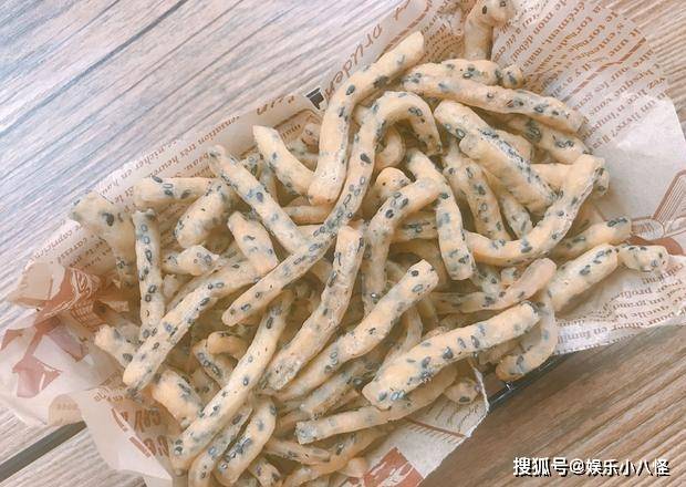 食品|用鸡蛋和面粉做的小零食，吃起来嘎嘣脆，炸一大锅都不够吃