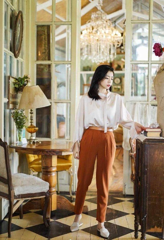 季节 春天穿打底裤太俗气，懂时髦的女人都在穿“名媛裤”，高级又显贵