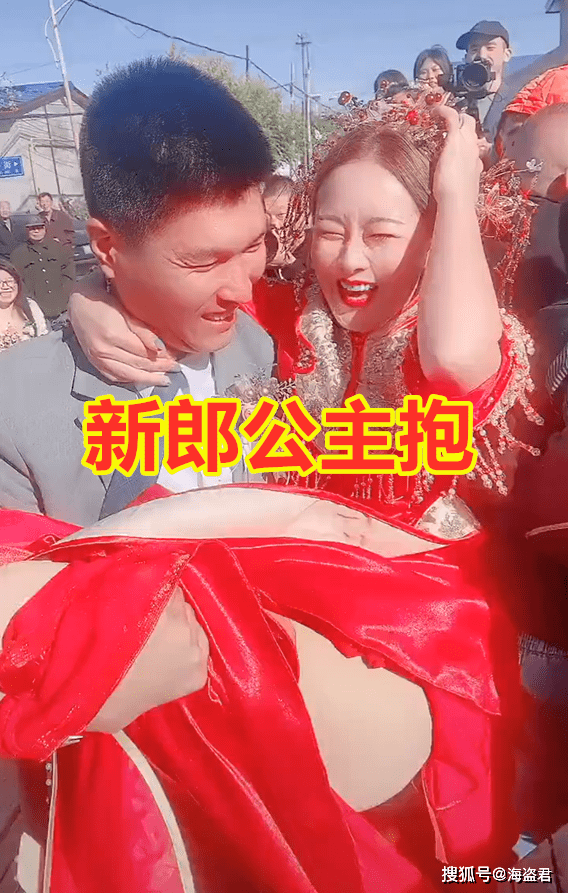 新娘进门遭婚闹被陌生男搂脖子狂亲网友那边老表闹婚就是亲