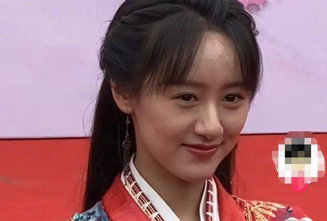 袁冰妍生图路透无打光修图下状态不错额前痘痘稍显美中不足