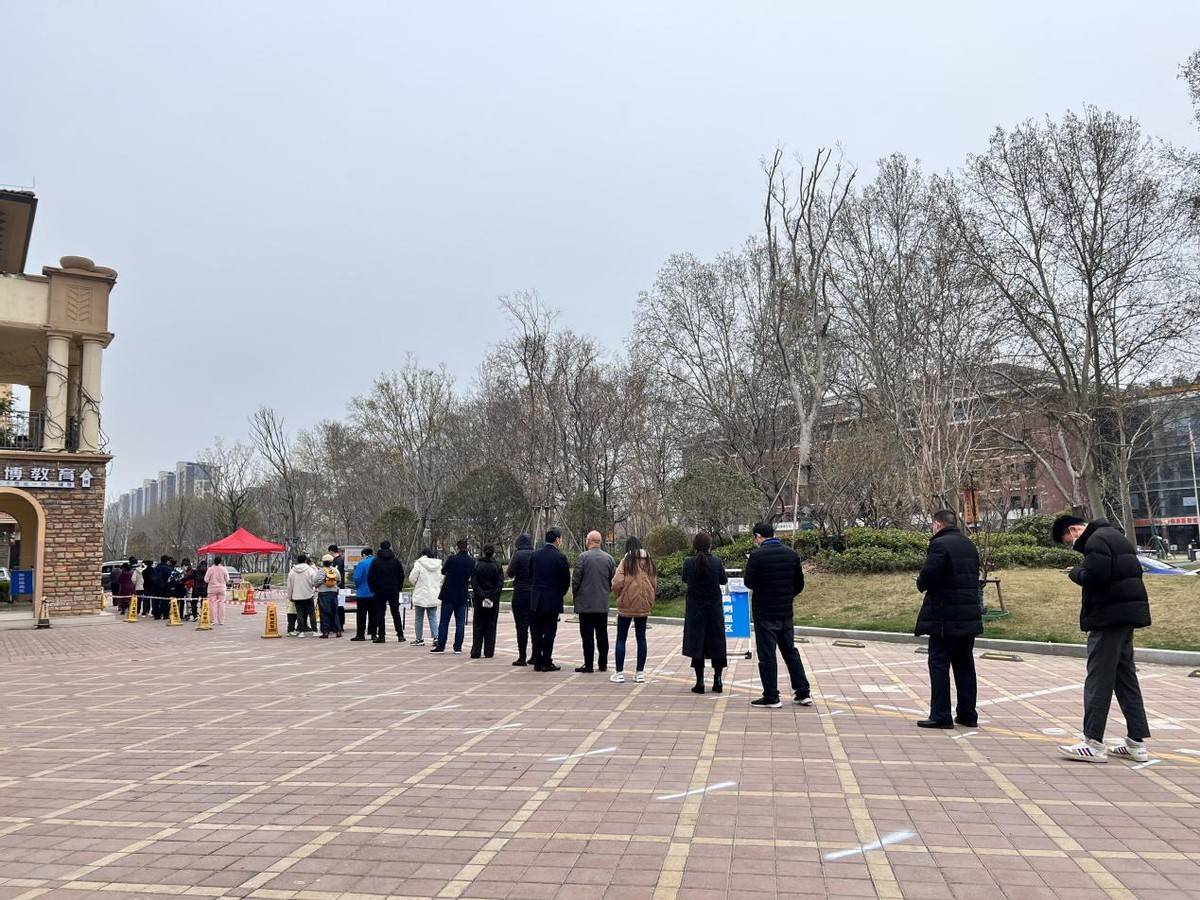 郑州疫情反复郑州谷雨春上街争当志愿者助力全员核酸检测