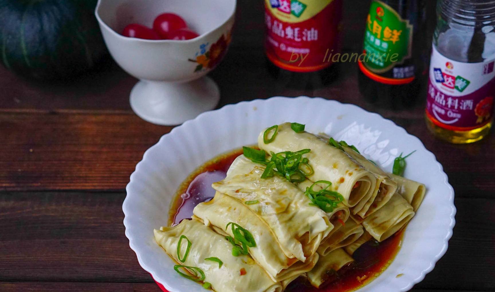 蒸了一盘豆腐皮包子,皮滑馅香超好吃,做法特别简单_豆皮_材料_馅料