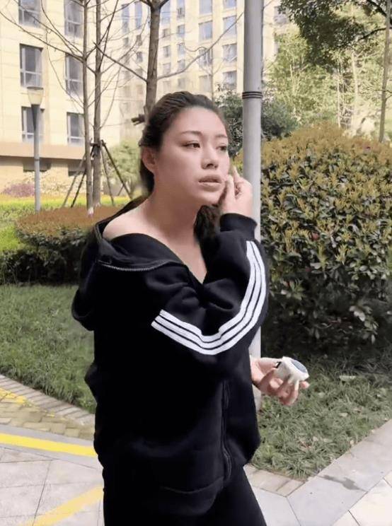 本人 葛荟婕惹争议，运动时故意露出半边肩膀，被指打擦边球