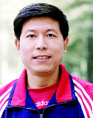 原创第一黑哨龚建平之死有人称是老实人被精明人坑了