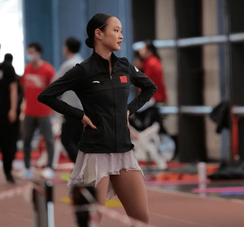 中国花滑女神晒最新动态,亮相美国著名大学,颜值出众_林珊_朱易_女单