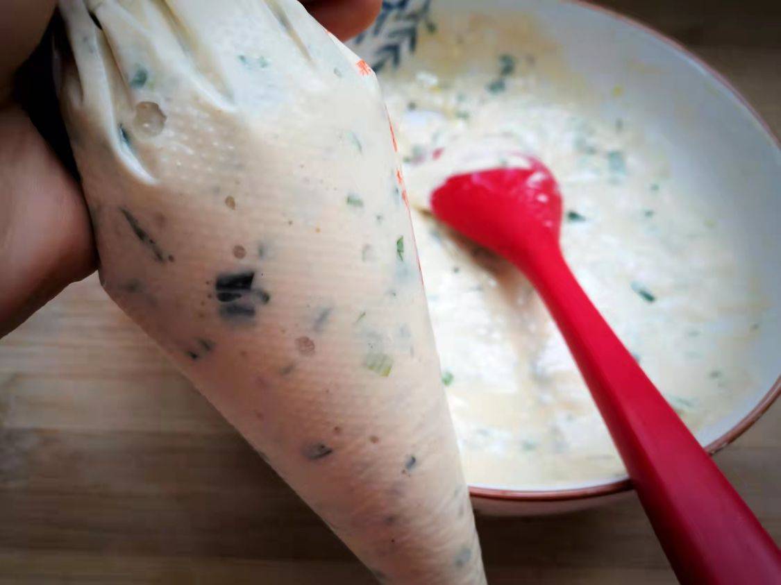 做法|这款早餐，手不沾面，5分钟出一锅，比油条还好吃，放十天不坏！