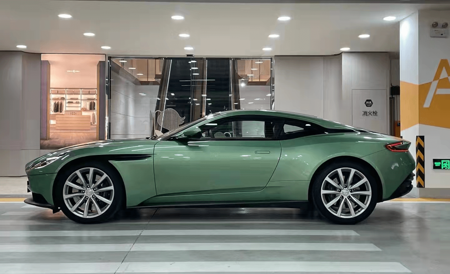 定制加州鼠尾草绿外观颜色,冷门跑车db11