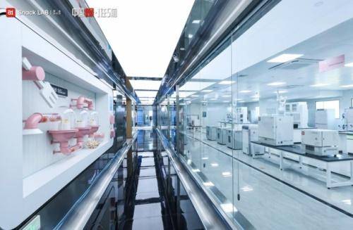 新潮|a1零食研究所霸屏新潮传媒,“超级研发”+“超级工厂”成就超级品牌