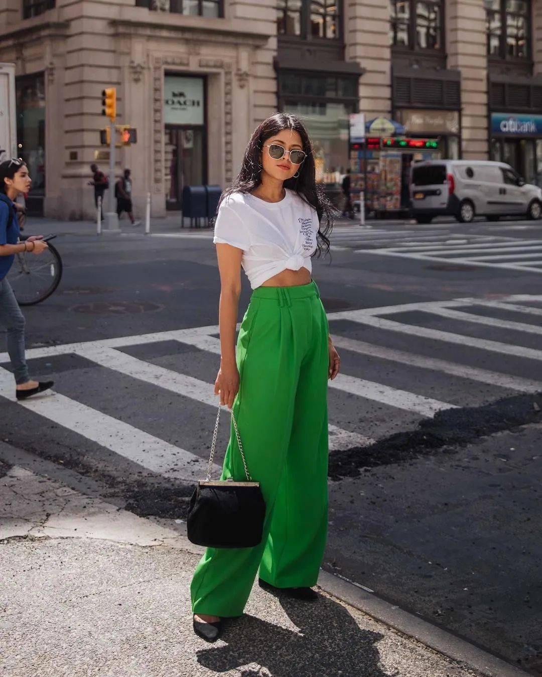 黑色 2022春夏流行色趋势:香菜色!