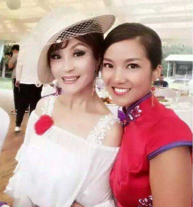 爱美她63岁比刘晓庆还爱美，30年不吃晚饭，癌症进手术室还要化妆