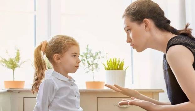 心理学家：你越说孩子越不听？试着用这2句话就“乖”了