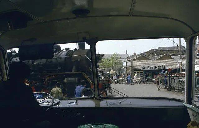 擦玻璃(作者当时是辽大的外国留学生)硬卧火车这是日本满铁的急特快