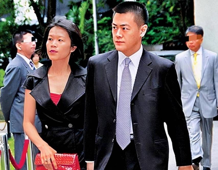 晒与老婆紧密相拥照好甜蜜,俩人相识于节目_刘鸣炜_妻子_女方