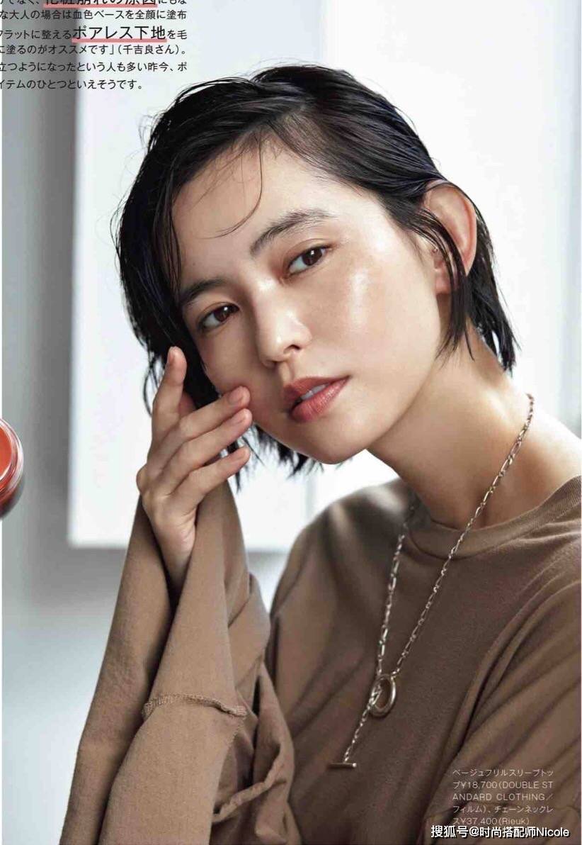 Nicole50岁的女人，化妆不用扮嫩，画这3个地方就够了，优雅还显气色好