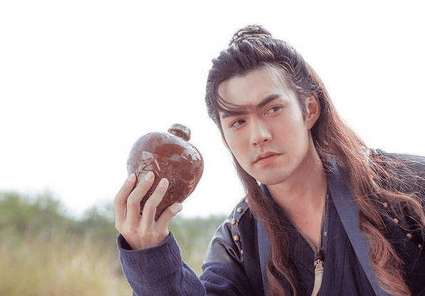 郑少秋|这10位男明星，简直演活了武侠第一美男，个个让女人心跳加速！