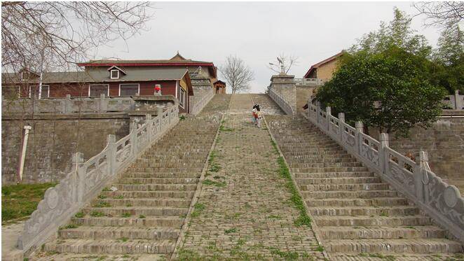 西北卫生院的泾阳县简易师范学校(简称"简师)迁了过来,校长为邓霖生