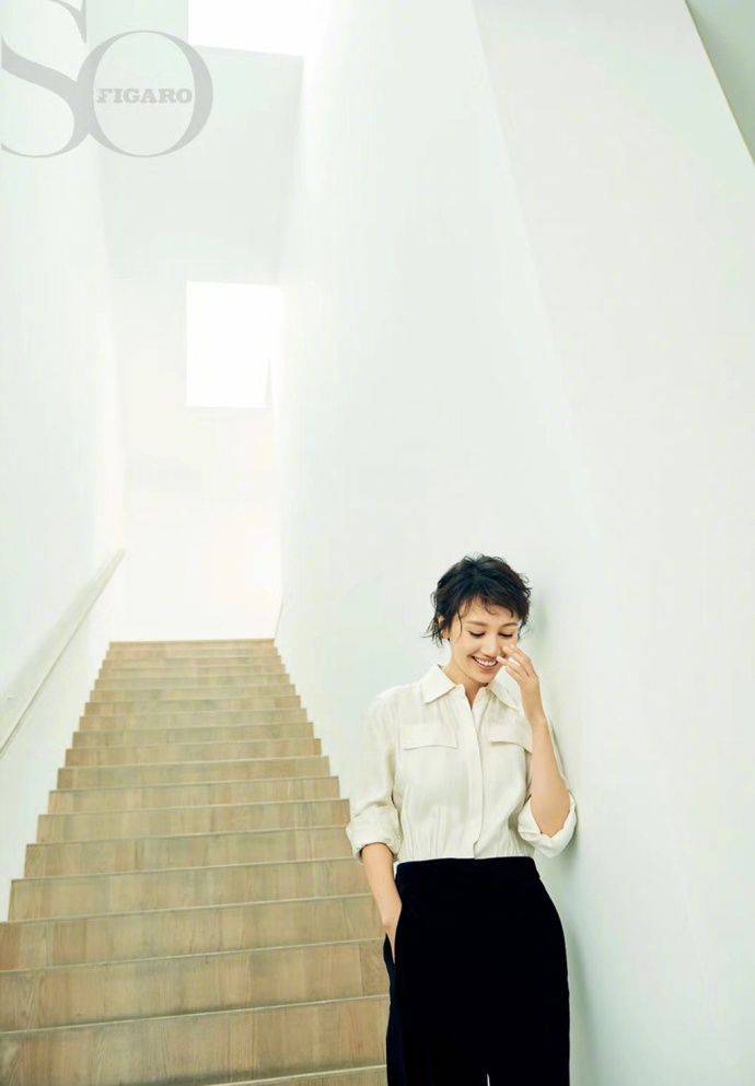 效果 袁泉真是“基础款”代言人！春天学她这样穿衬衫，气质高级又减龄