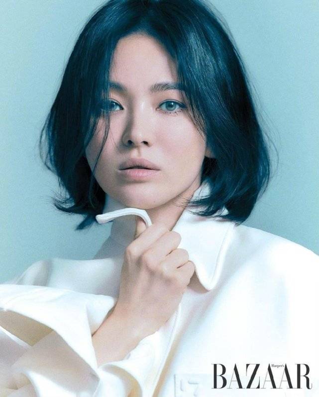 亮点宋慧乔登泰版顶级大片！尝试烟熏妆终于翻身成功，眼神凌厉超飒气
