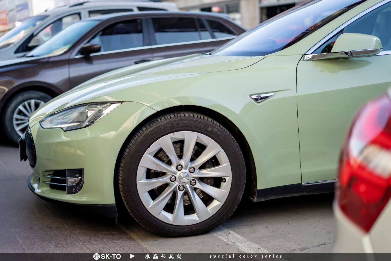 雅致沉稳充满高级感特斯拉model3水晶卡其灰改色膜skto